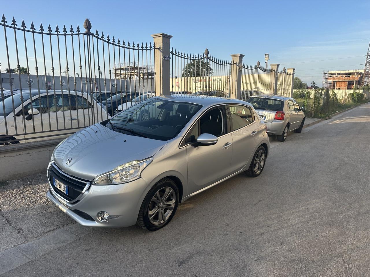 Peugeot 208 1.4 HDi 68 CV Allure 2014