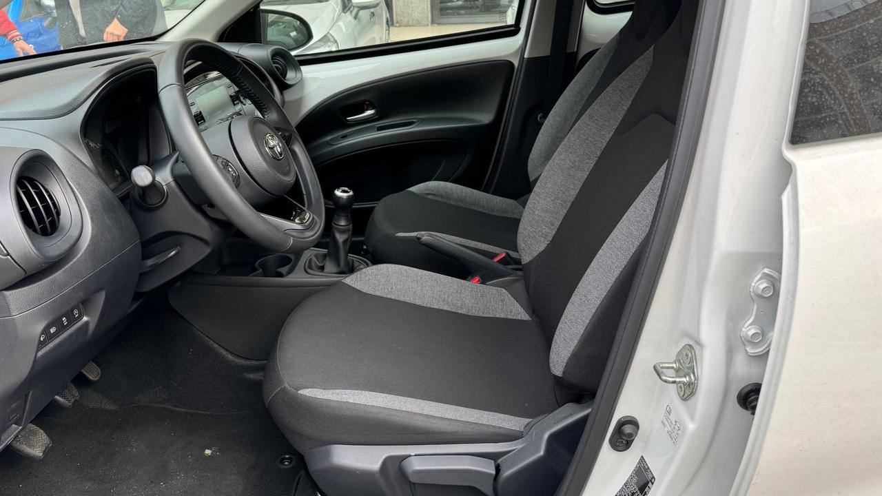 Toyota Aygo X 1.0 VVT-i 72 CV 5 porte Lounge Air S-CVT X PLAY NAVI KAMERA PDC BLUETOOTH CAR PLAY