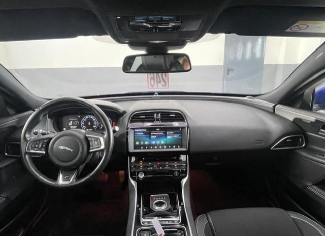Jaguar XE 2.0 D 240 CV AWD aut. R-Sport