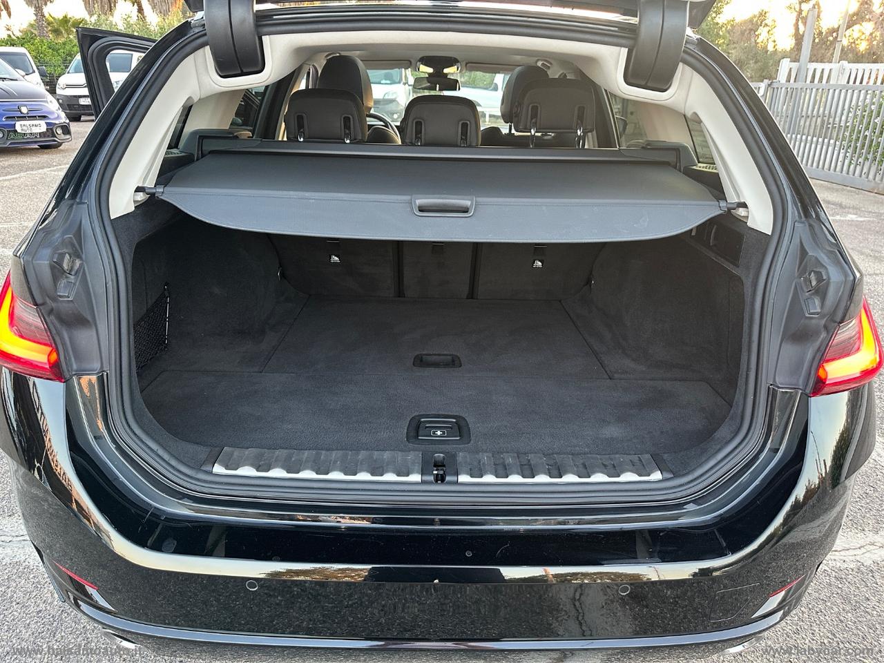 BMW 318d 48V Touring SPORT