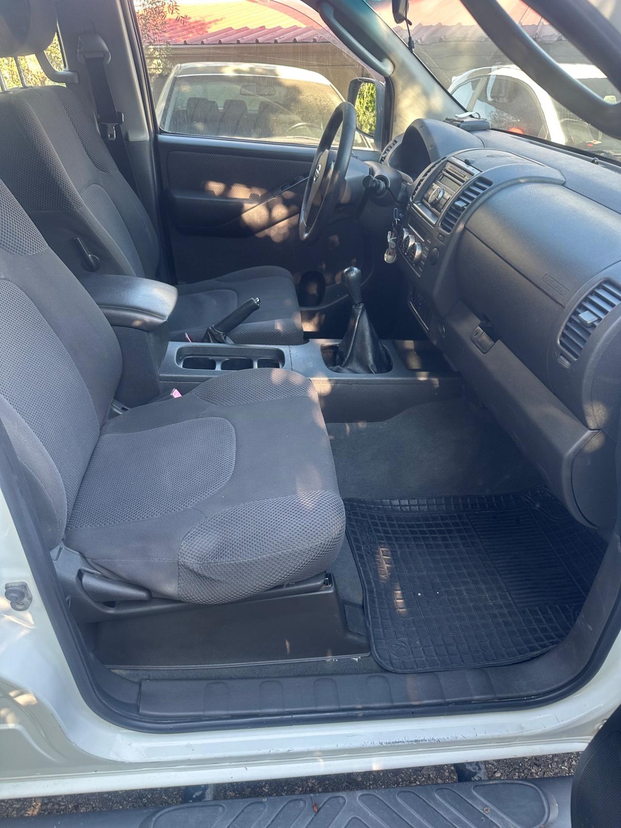 Nissan Navara 2.5 dCi 4 porte Double Cab SE **gancio traino**