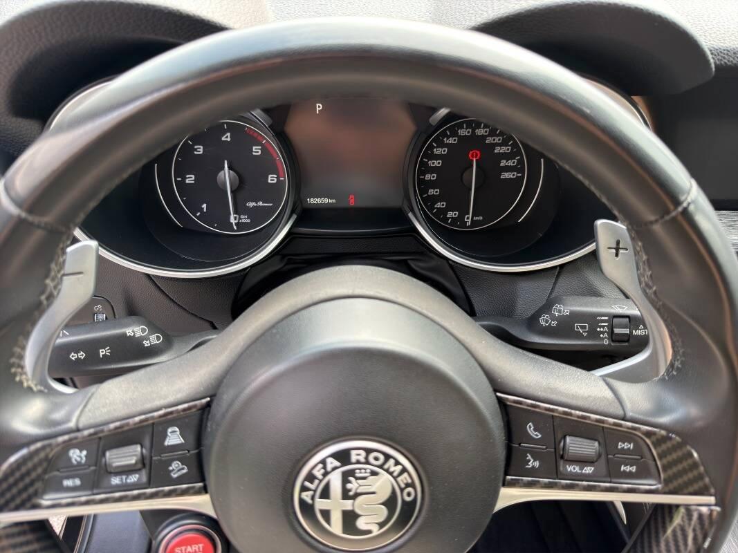 Alfa Romeo Stelvio 2.2 t Business Q4 190cv auto my19
