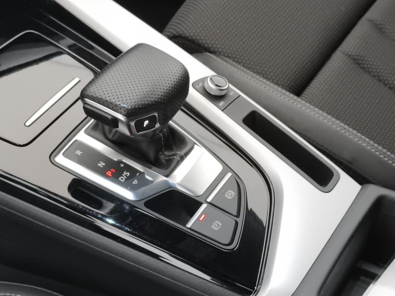 Audi A4 Avant 40 2.0 tdi mhev S line edition 204cv