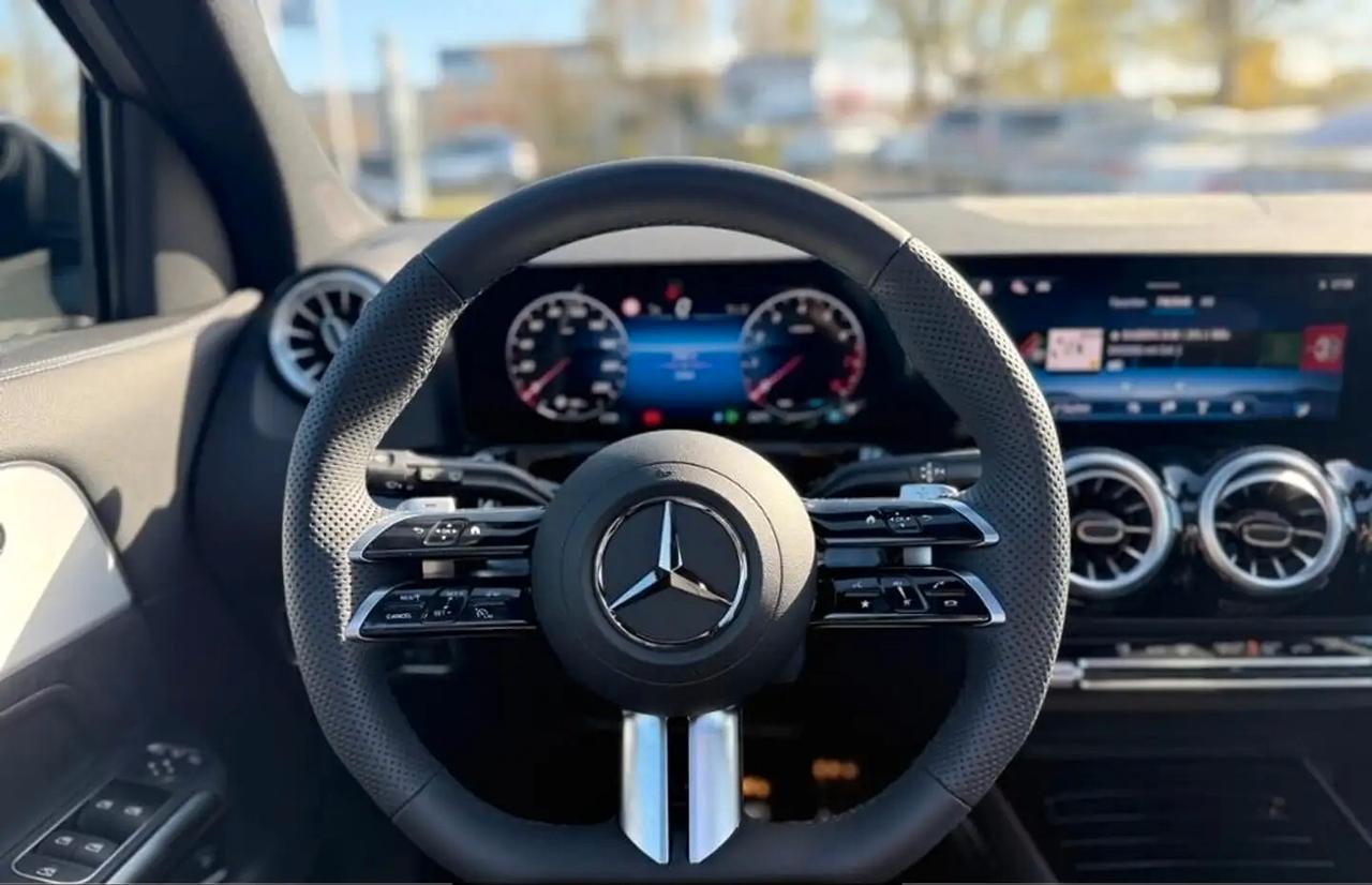 MERCEDES-BENZ GLA 200D NEW 150CV AUTOMATIC 4MATIC AMG LINE ( FARI LED - TETTO PANORAMICO APR. - PELLE - DISTRONIC - NIGHT PACK - NAVI PREMIUM - PARK ASSIST - TELEVAMERA 360 - CERCHI 20 )