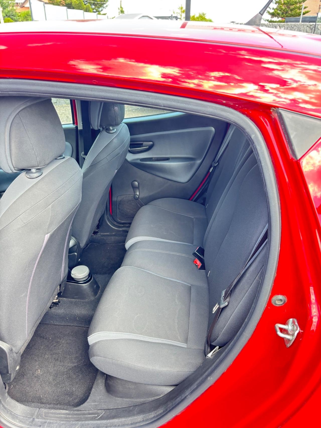 Lancia Ypsilon 1.2 69 CV 5 porte Silver