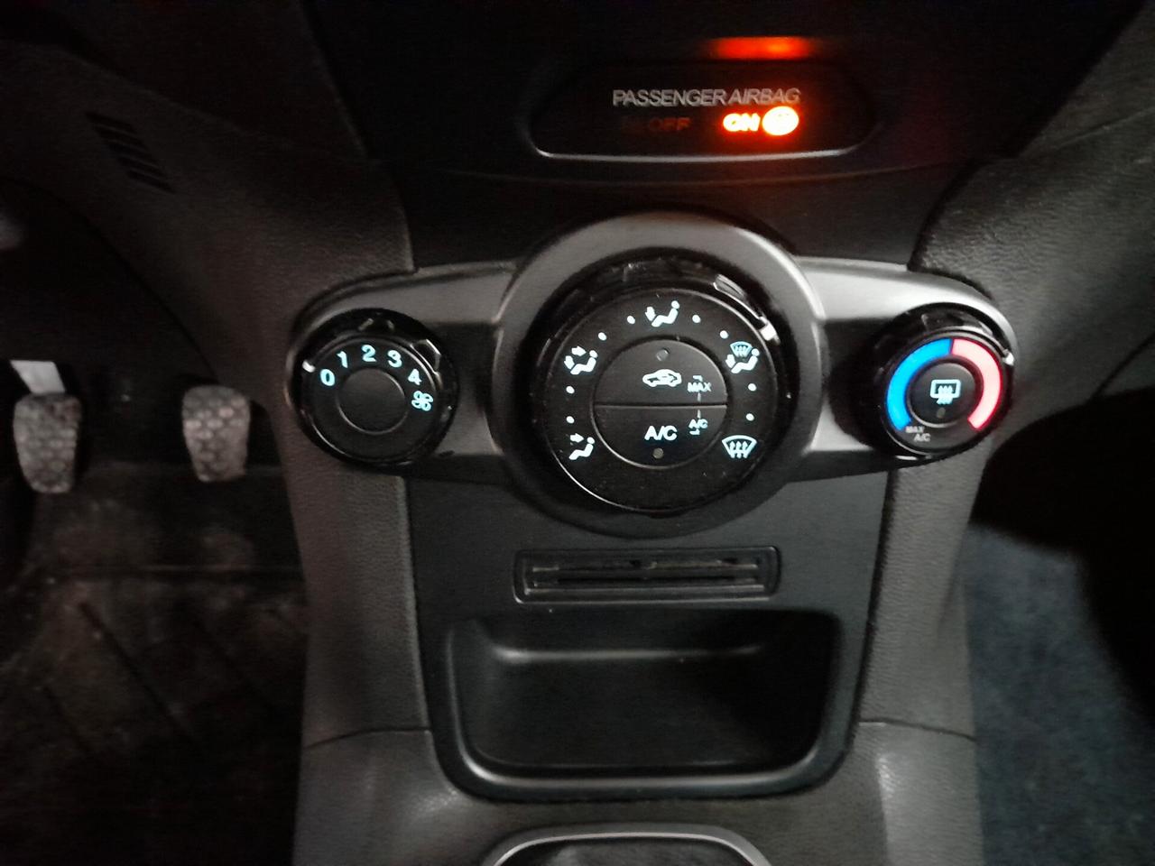 Ford Fiesta 1.0 80CV 5 porte Titanium