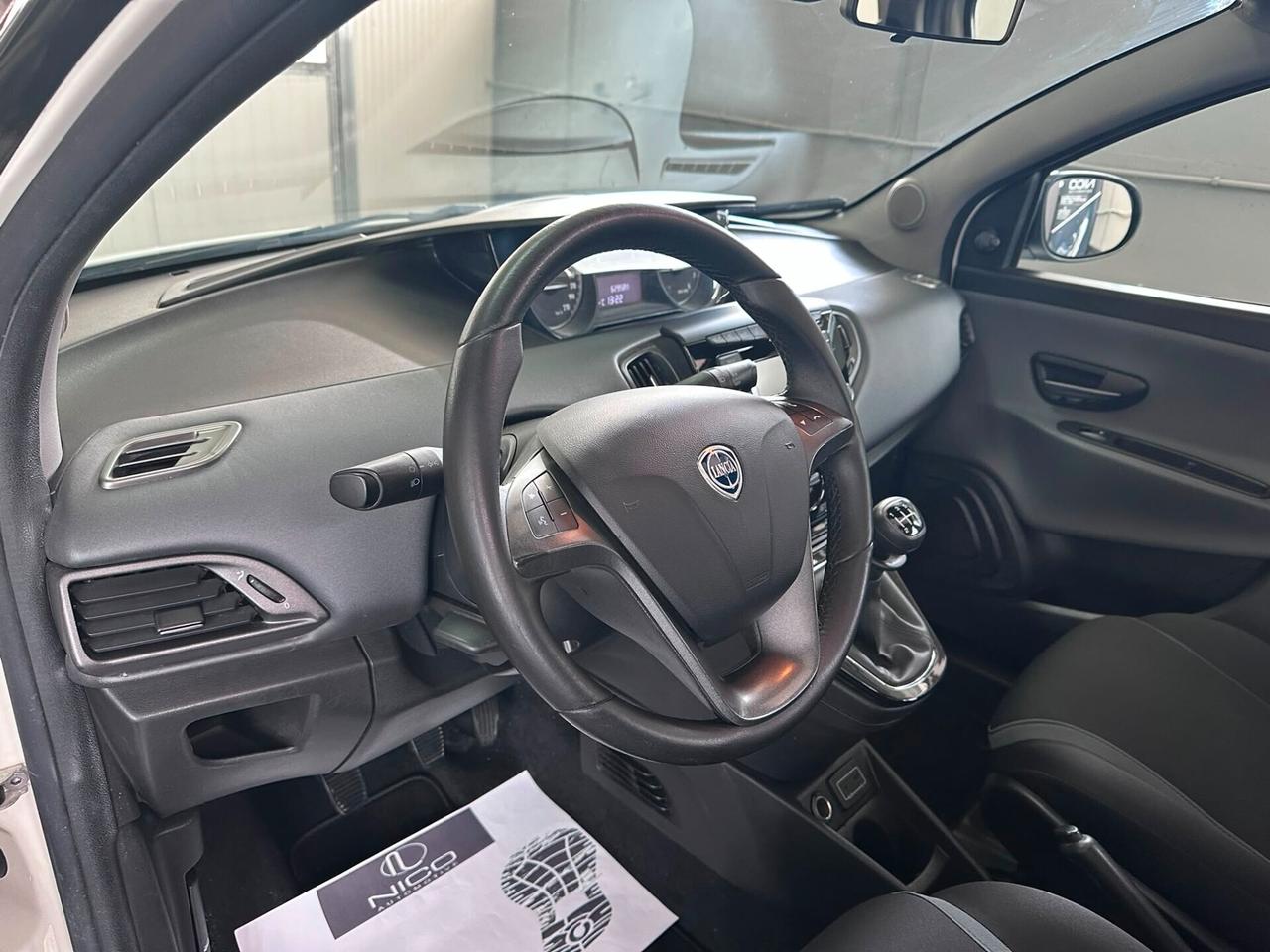 Lancia Ypsilon 1.2 69 CV 5 porte Platinum
