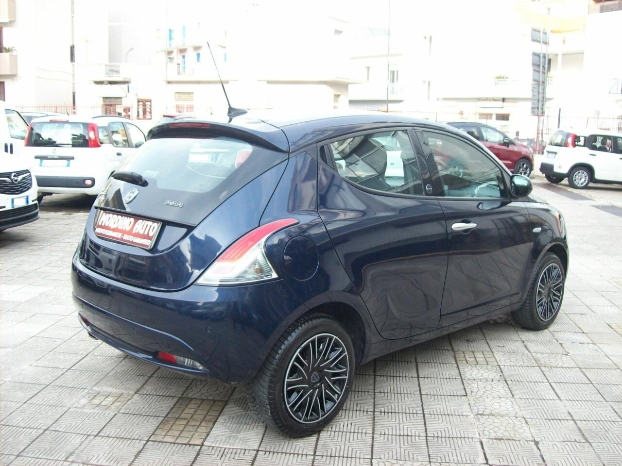 Lancia Ypsilon 1.0 FireFly 5 porte S&S Hybrid Ecochic Gold