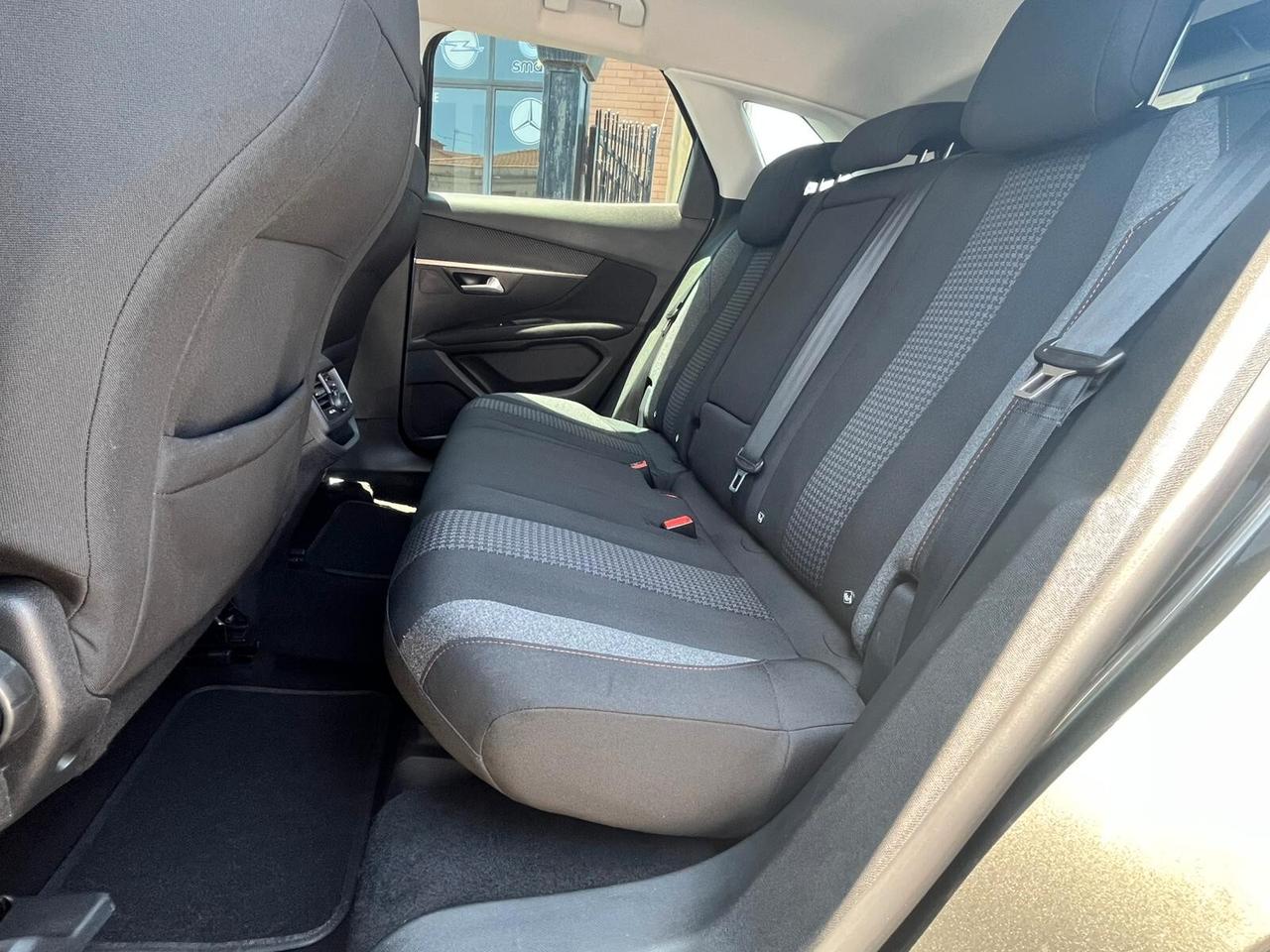 Peugeot 3008 1.6 HDi 120 S&S EAT6 Allure