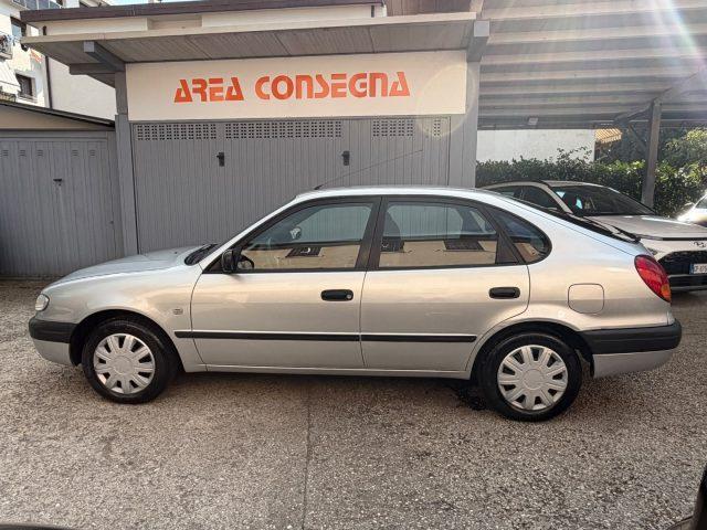 TOYOTA Corolla 1.4i 16V 5 porte Sol