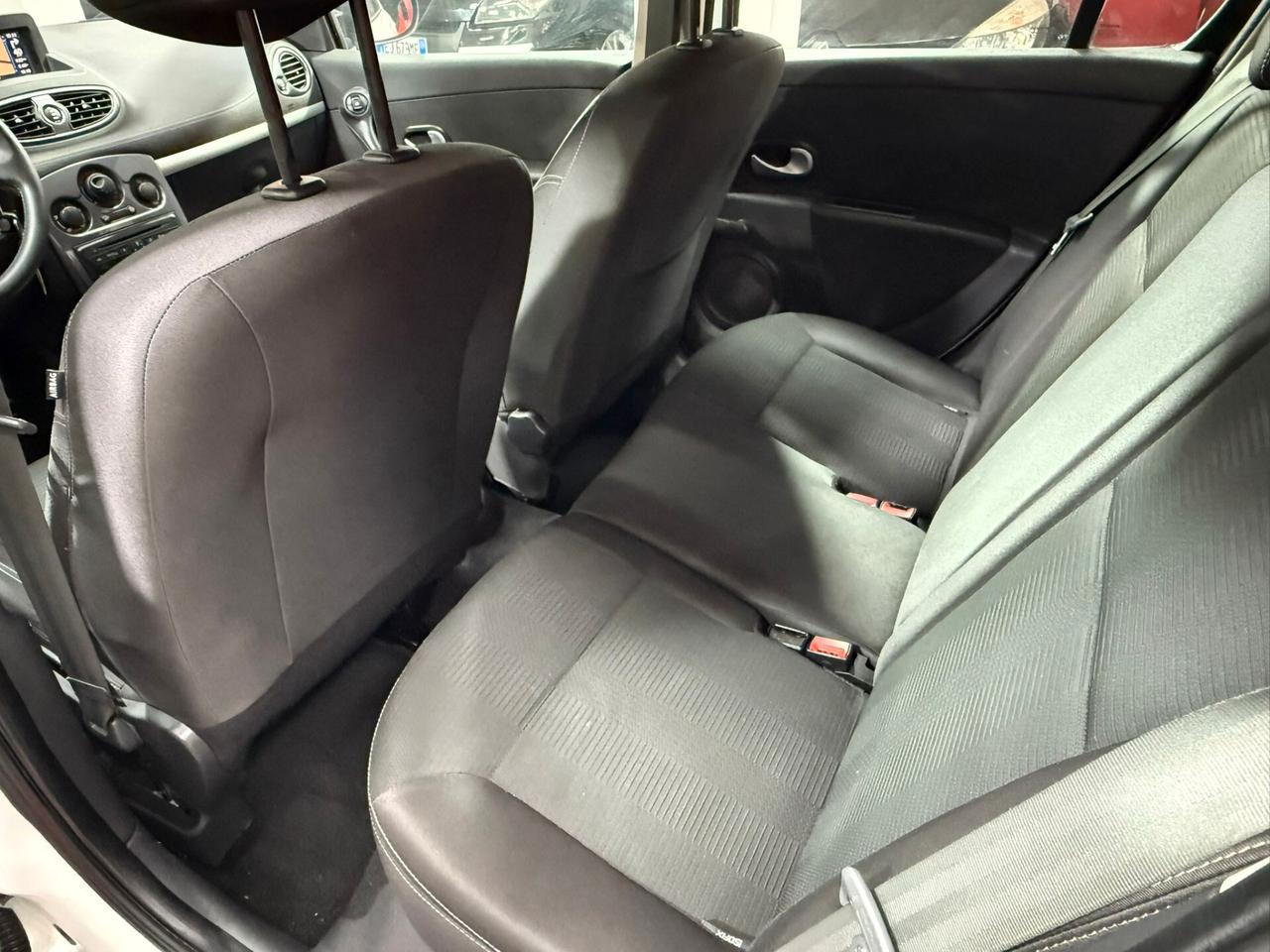 Renault Clio 1.2 16V 75cv Luxe - 2011
