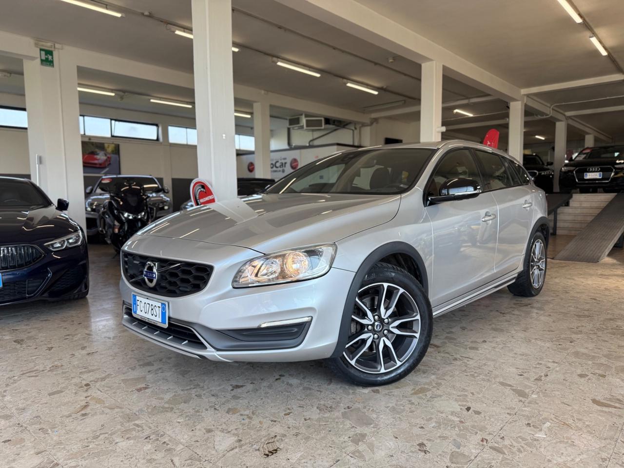 Volvo V60 Cross Country D4 AWD Aut Momentum 09/2016 Euro 6B