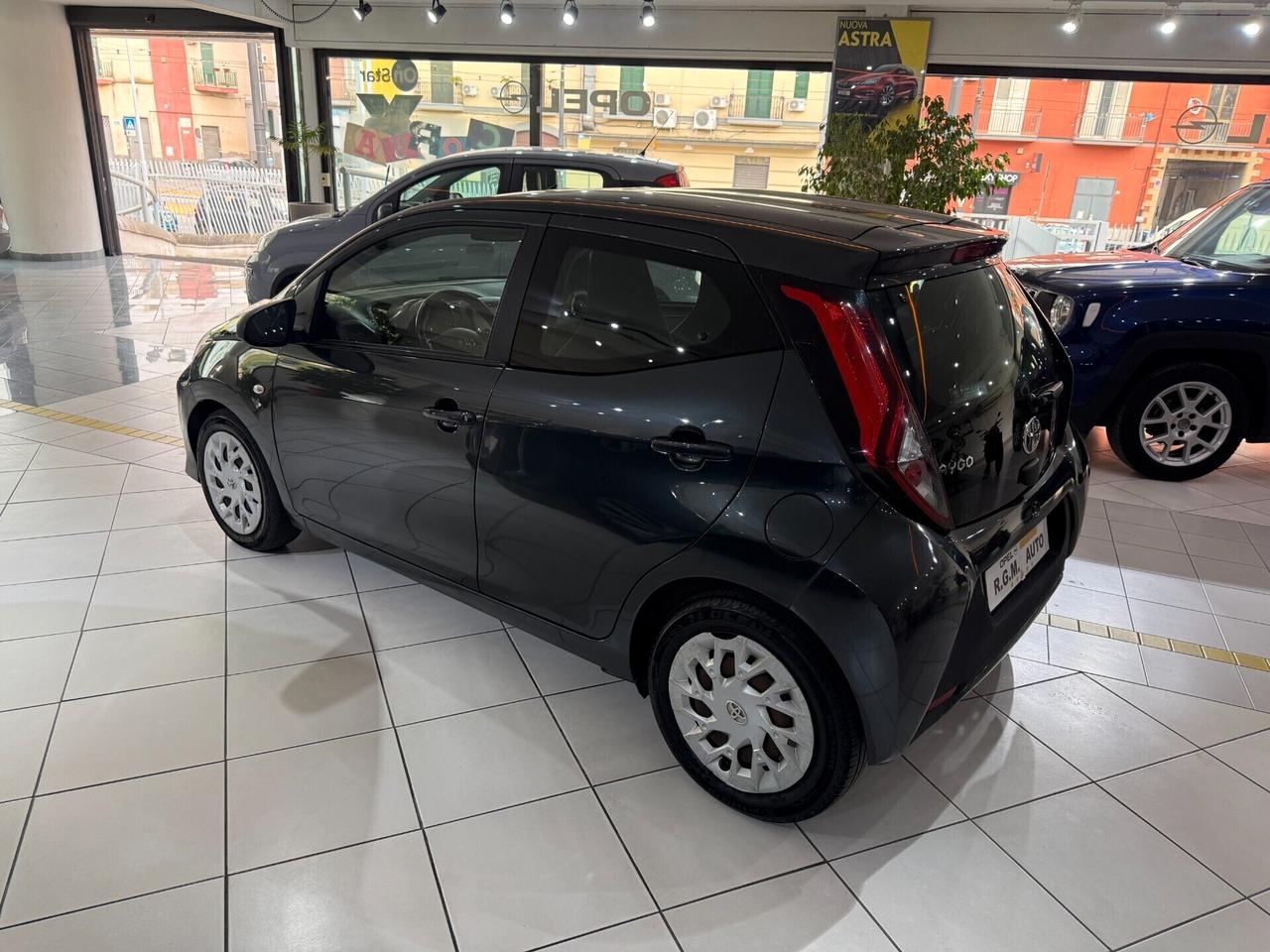 Toyota Aygo 1.0 VVT-i 72 CV 5 porte x-play MMT