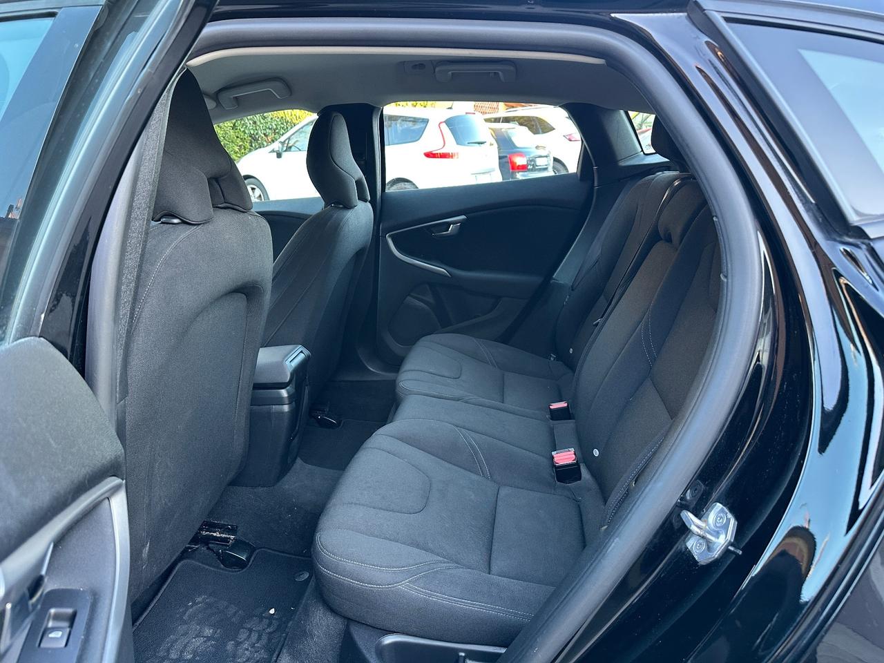 Volvo V40 D2 R-DESIGN MOMENTUM X NEOPATENTATI