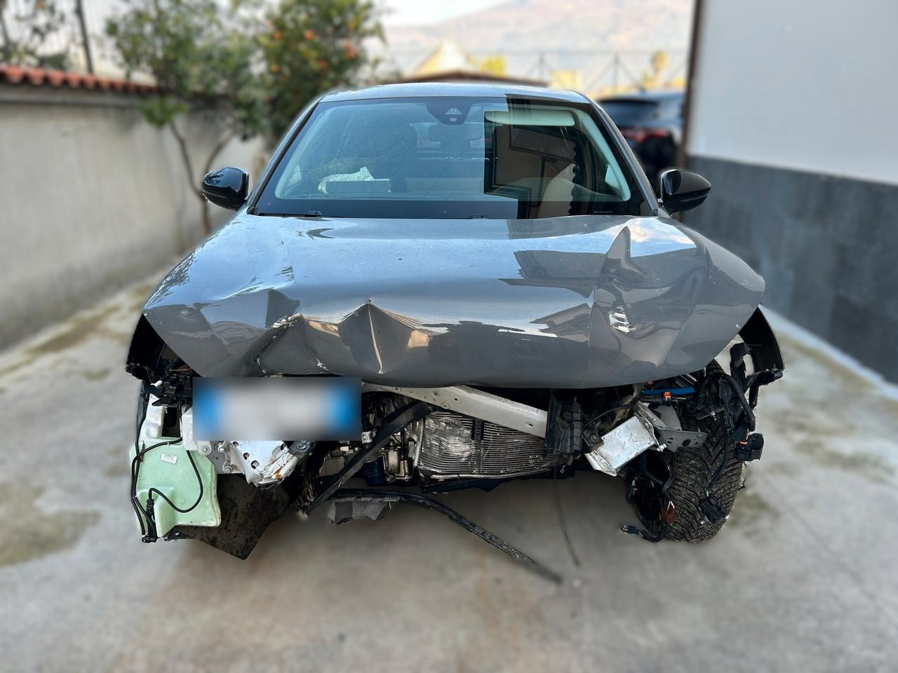Peugeot 208 1.2 Benzina 75CV - 2024 Incidentata