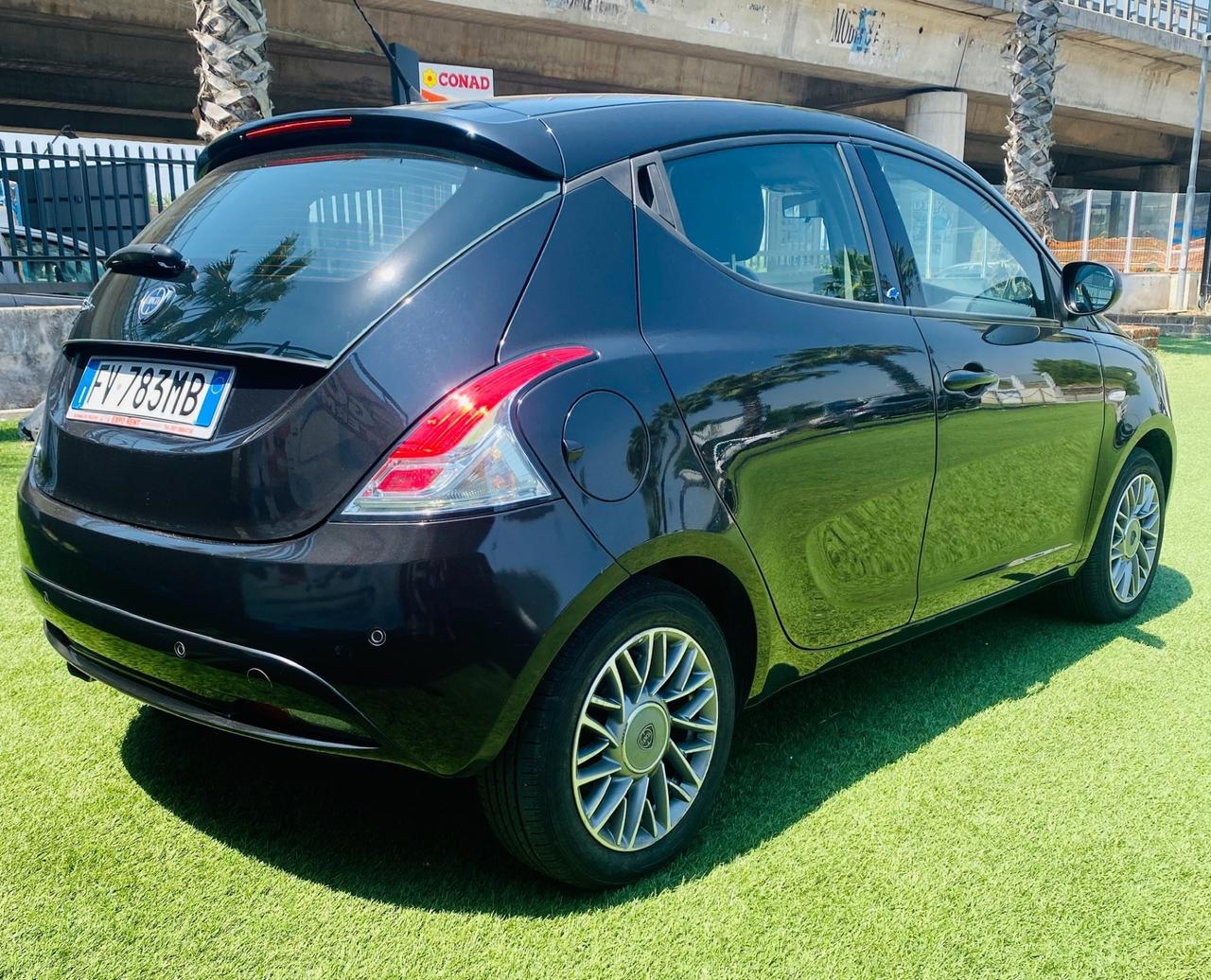 Lancia Ypsilon 1.2 69 CV 5 porte GPL Ecochic Elefantino Blu