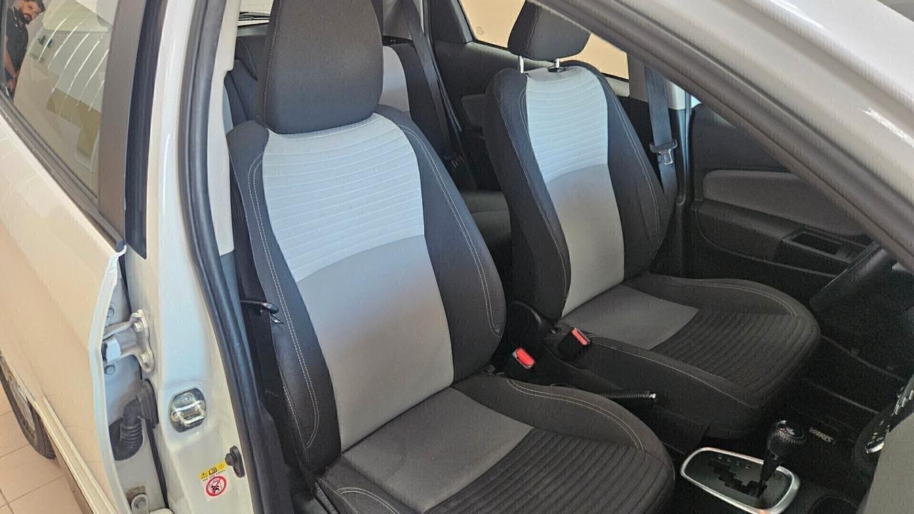 Toyota Yaris BIANCO PERLA