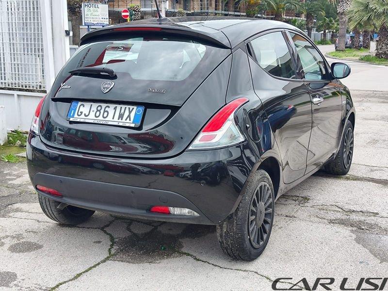 Lancia Ypsilon 1.0 FireFly 5 porte S&S Hybrid Silver