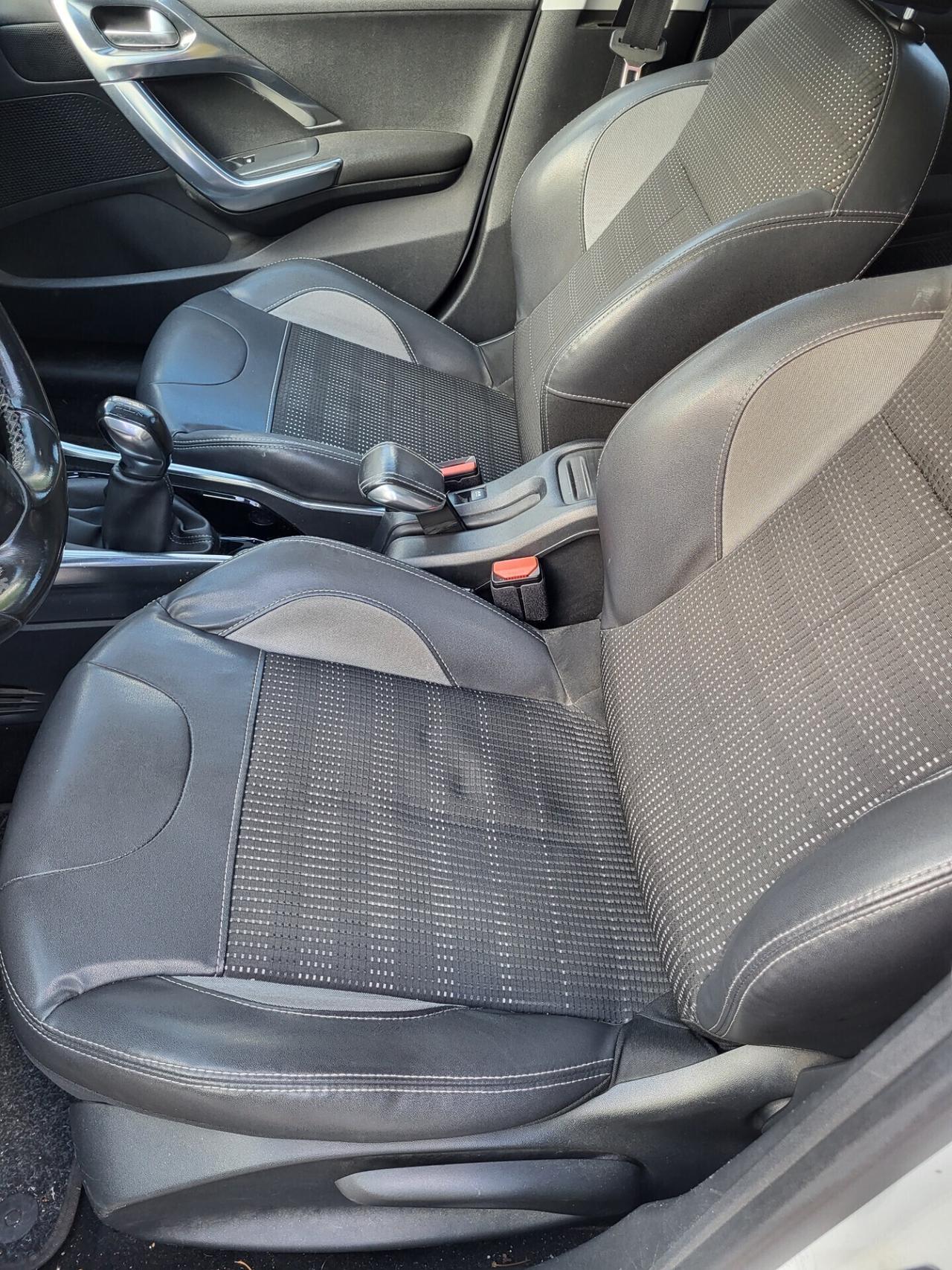 PEUGEOT 2008 1,6 HDI-TETTO PANOR-NAVI-3 REVISIONI