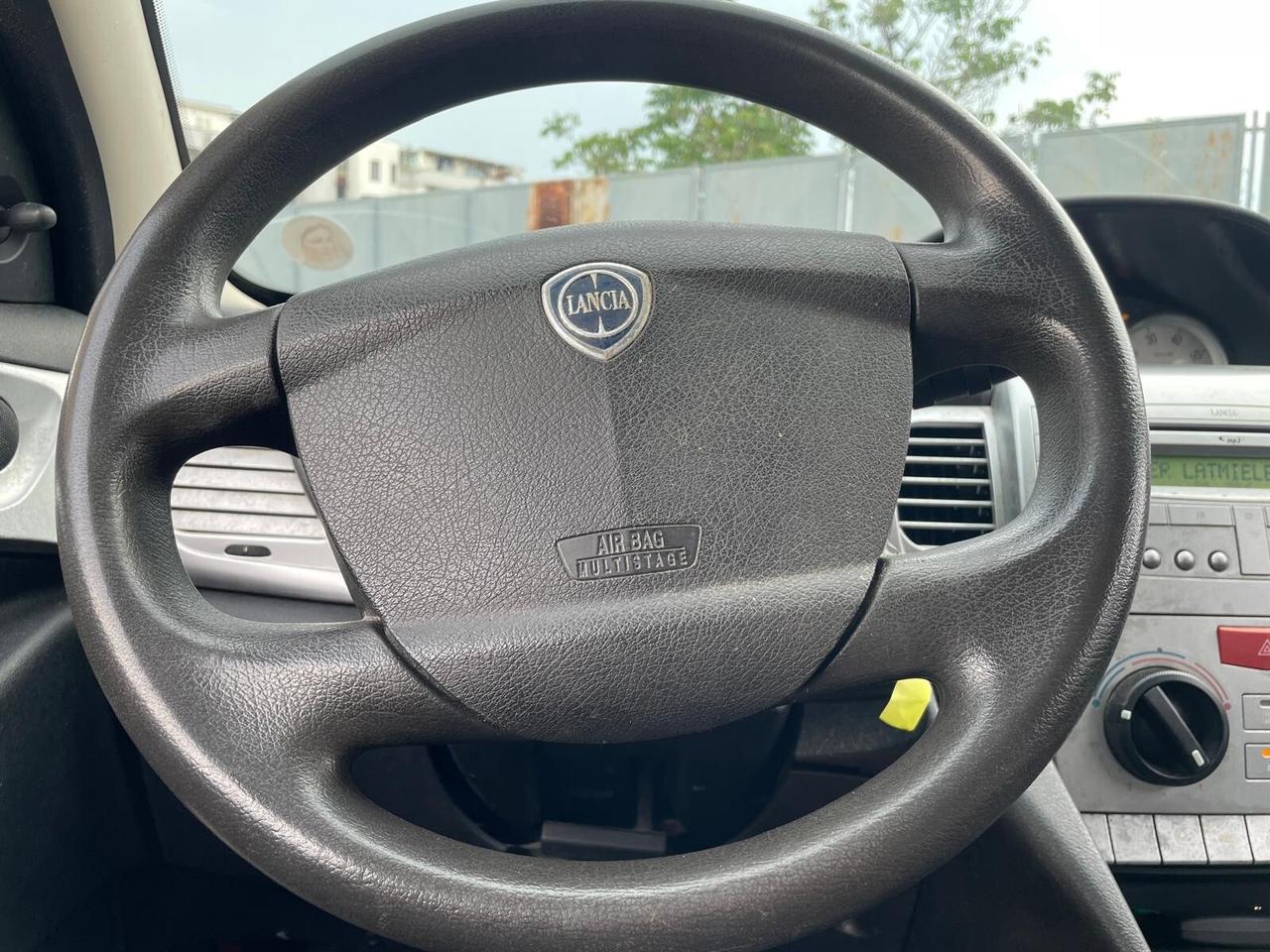 Lancia Ypsilon 1.3 MJT 75 CV Oro