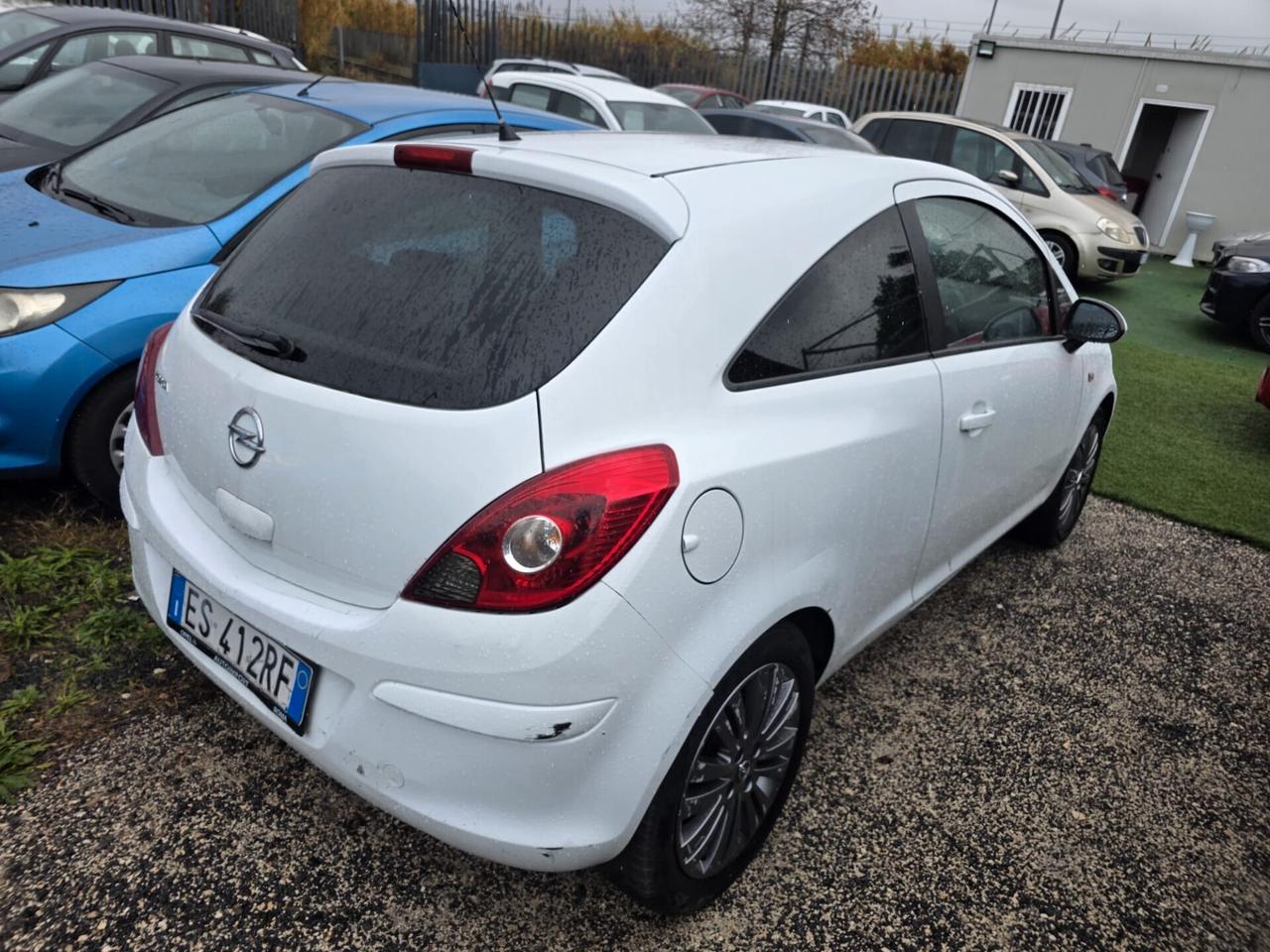 Opel Corsa 1.2 benzina euro 5 automatica 2013