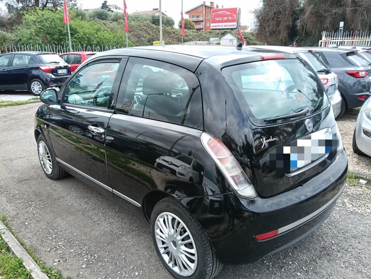 Lancia Ypsilon 1.3 MJT 75 CV Unyca