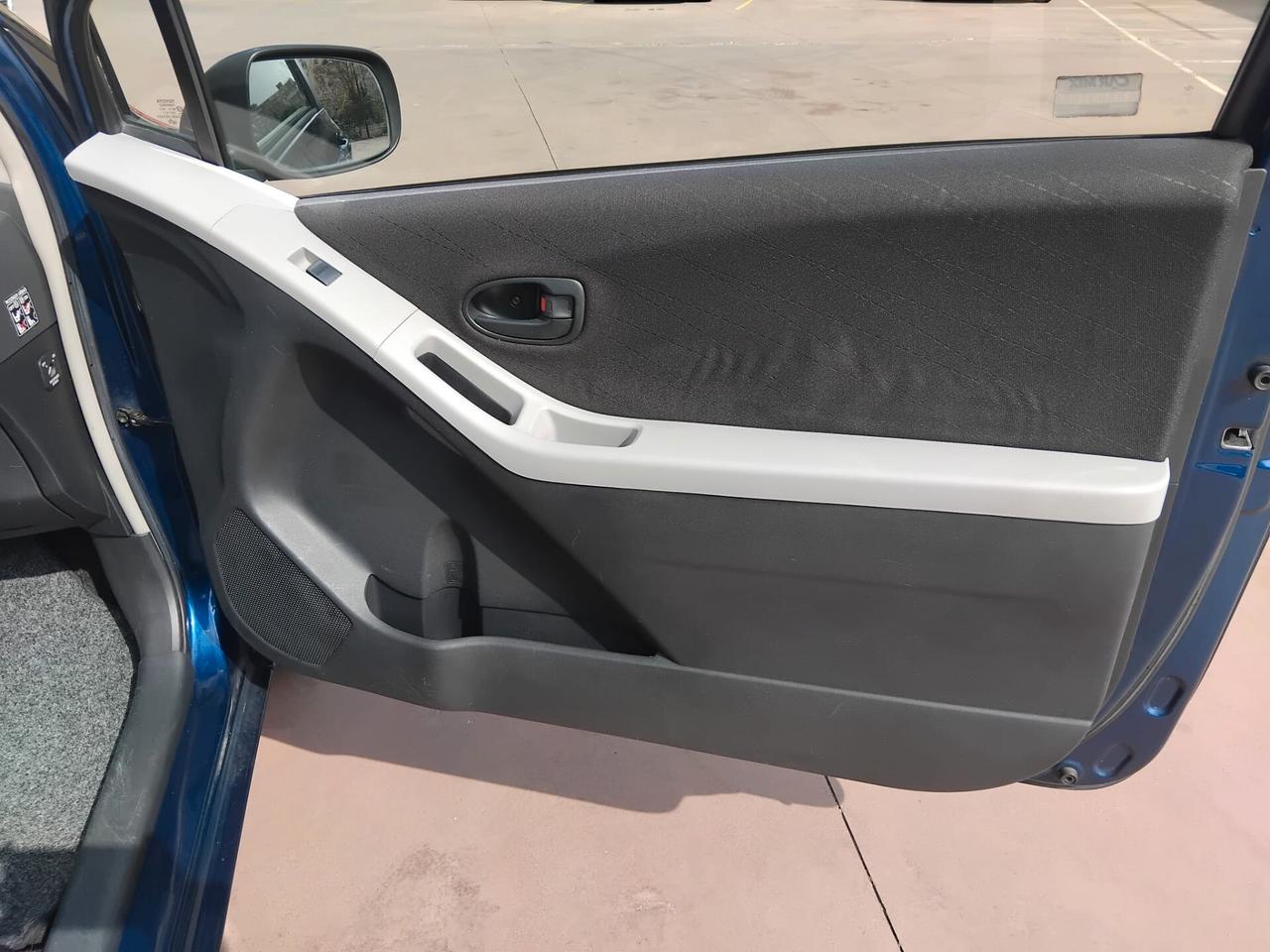 TOYOTA YARIS 1.0 3 PORTE NOW