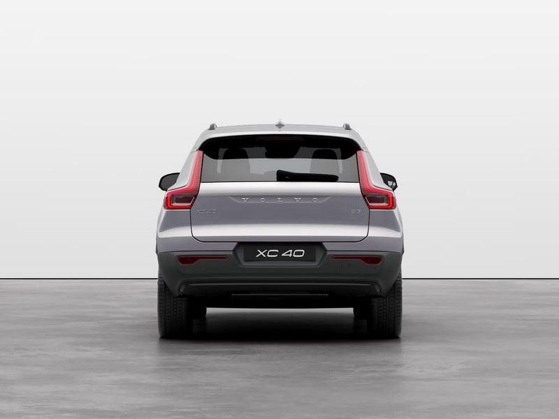 Volvo XC40 B3 163+14 CV Mild Hybrid Benzina Automatica Plus Dark