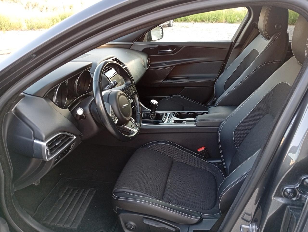 Jaguar XE 2.0 D Turbo Portfolio