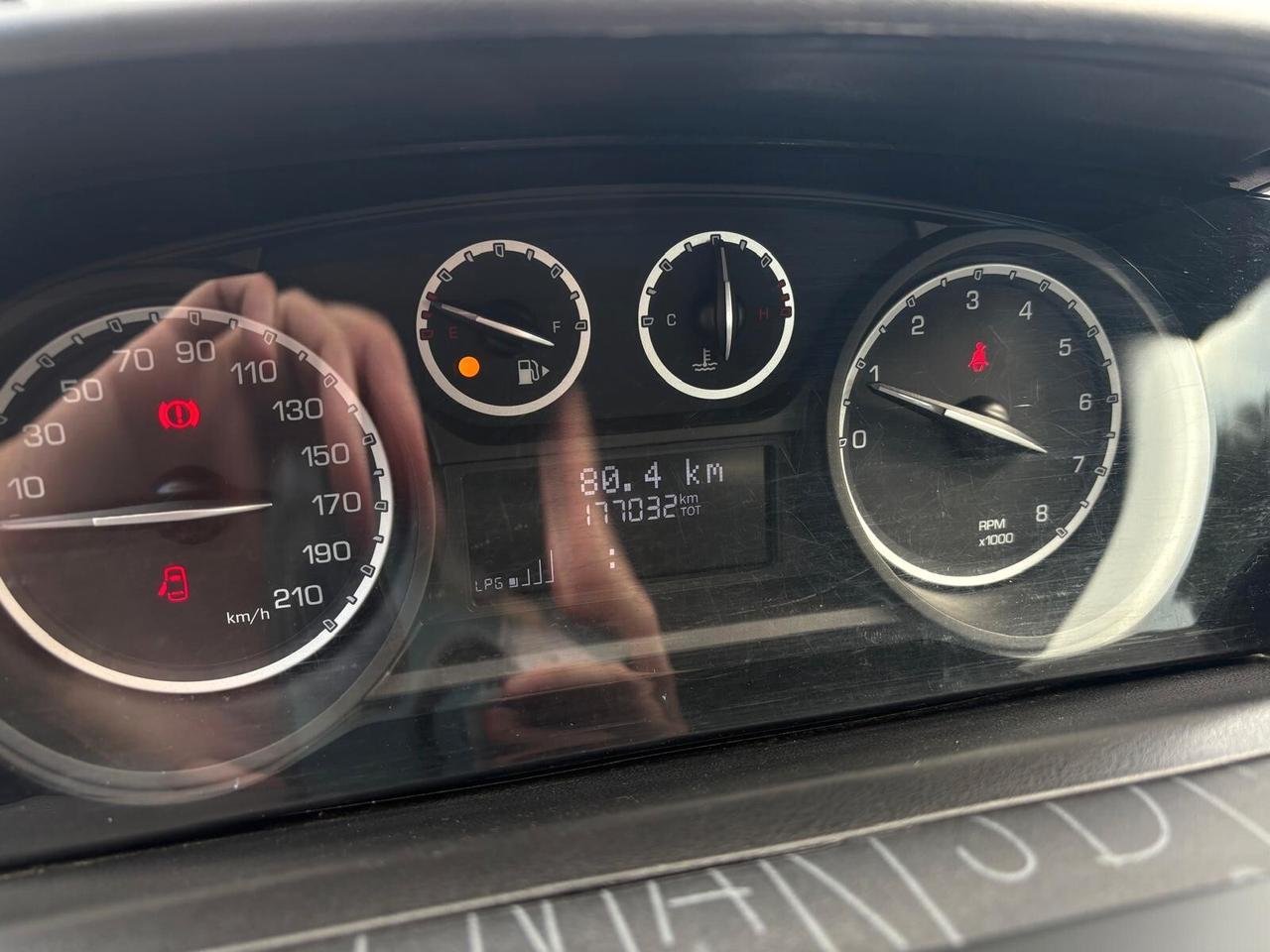 Lancia Ypsilon 1.2 69cv GPL Elefantino Rosa