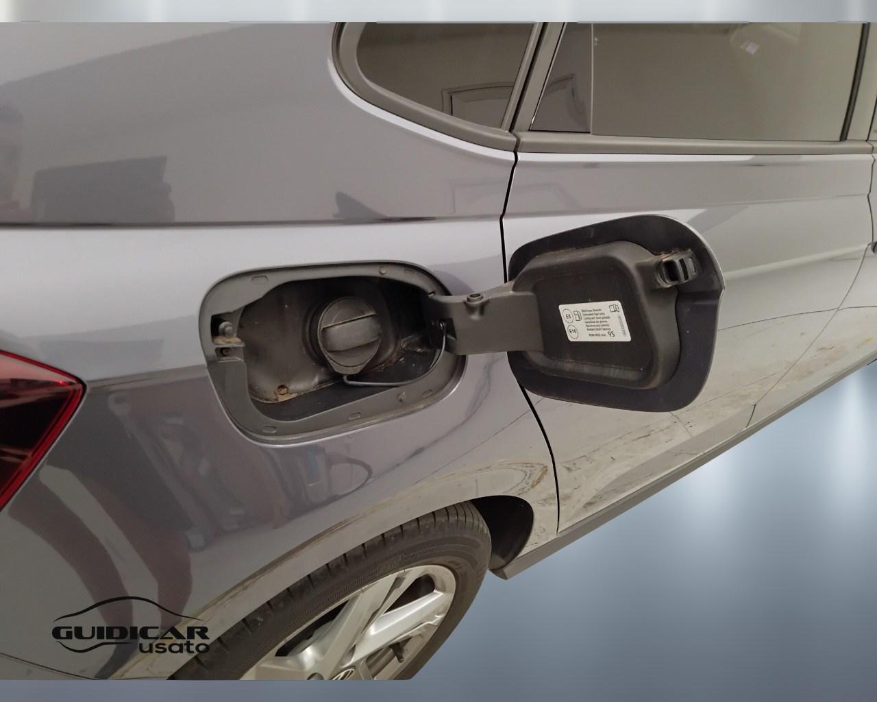 VOLKSWAGEN Polo VI 2022 - Polo 1.0 tsi R-Line 95cv