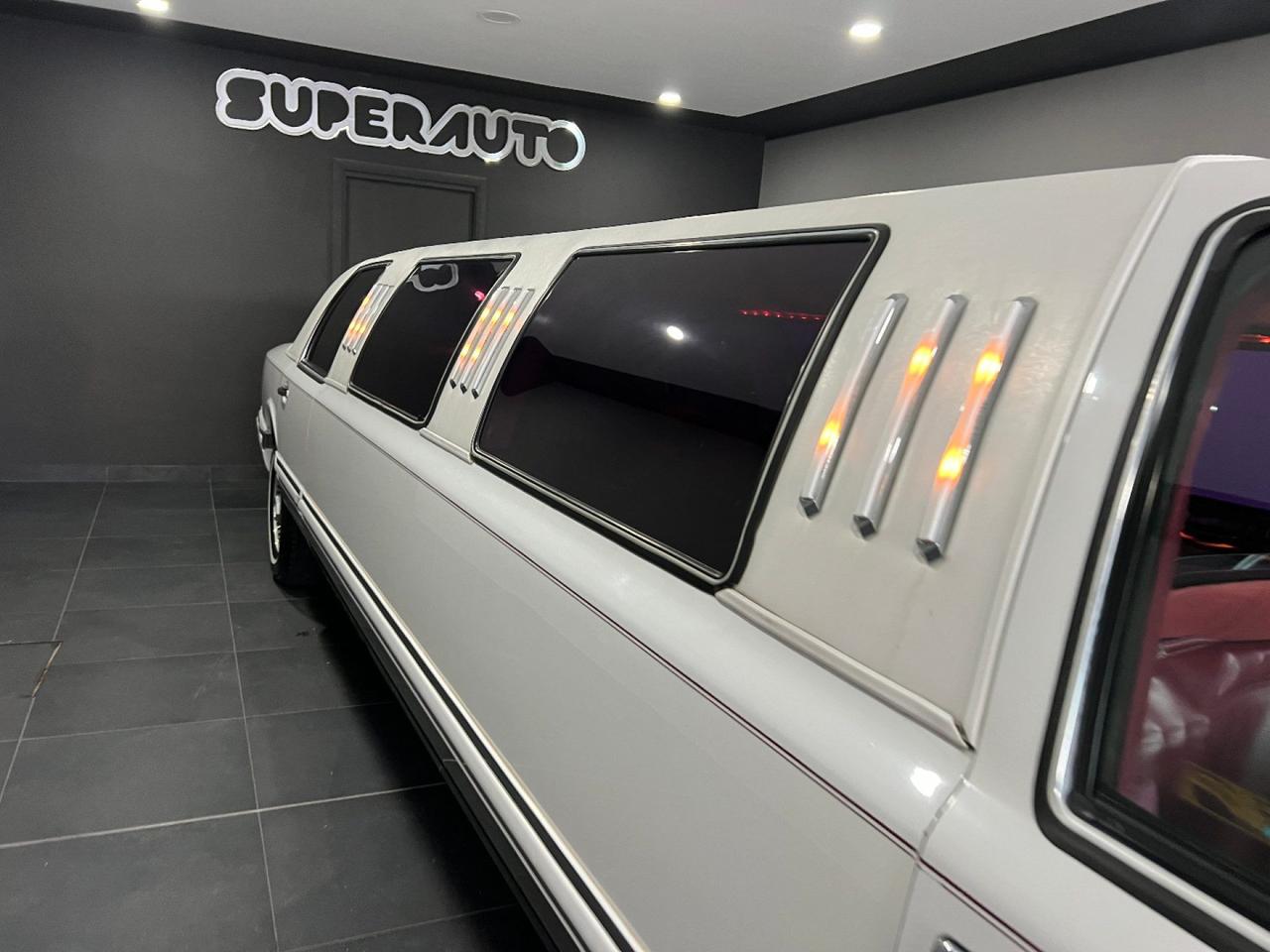 Lincoln Town Car EXECUTIVE 40R Limousine