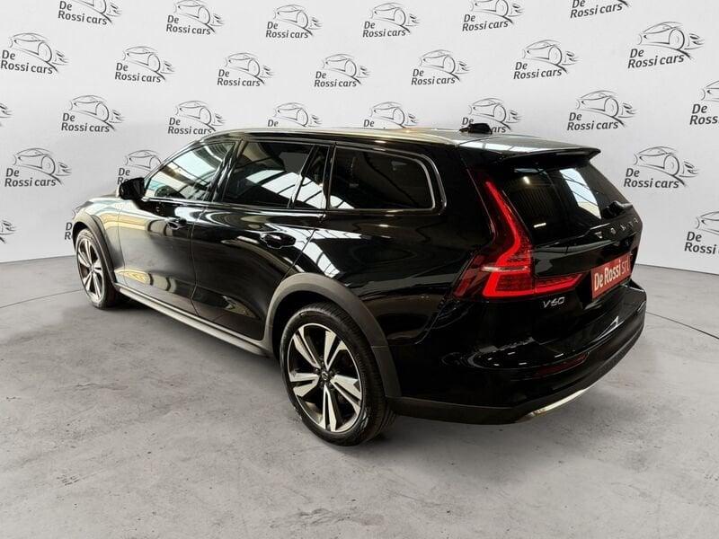 Volvo V60 Cross Country B4 (d) AWD automatico Plus