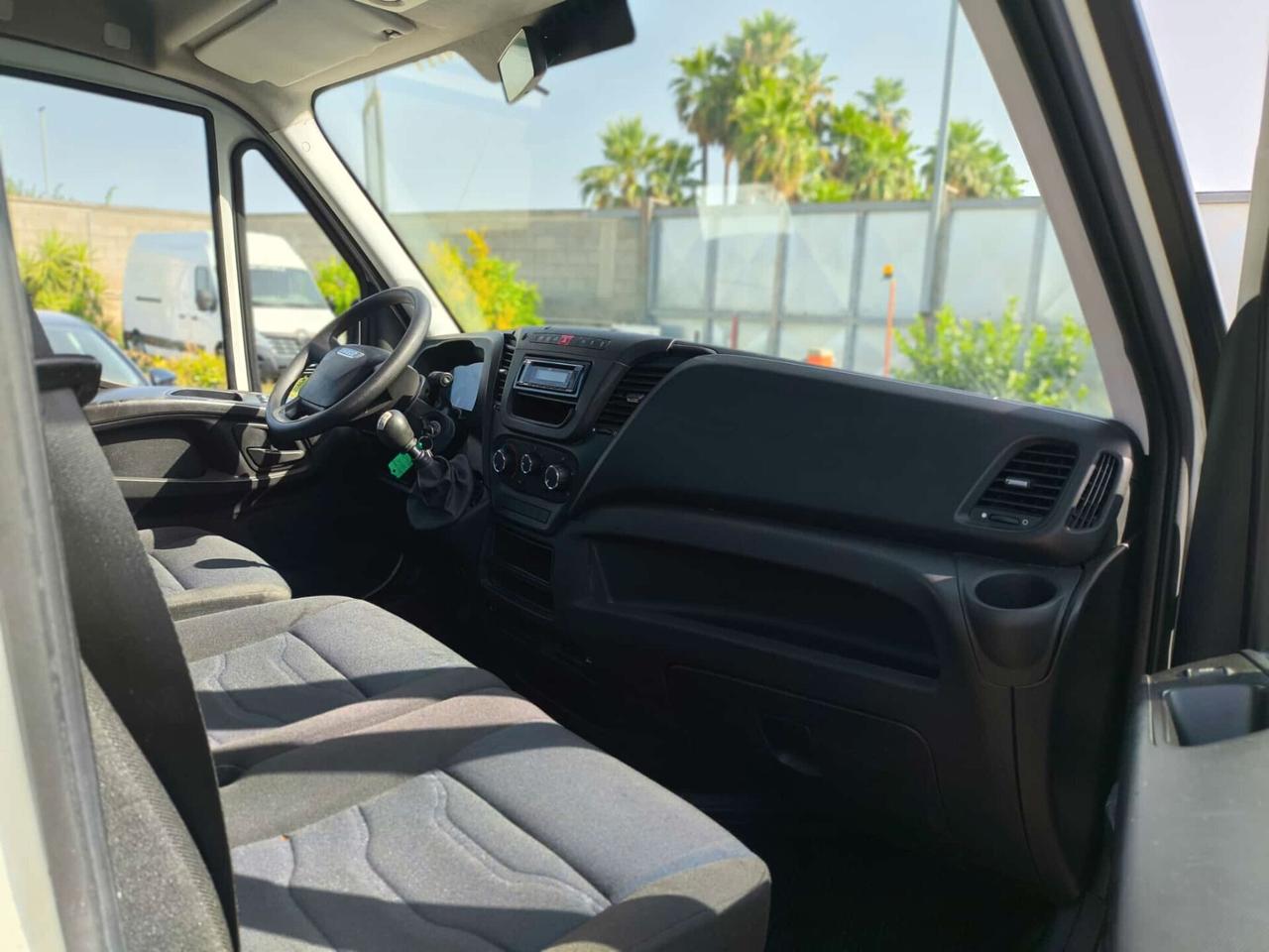 IVECO DAILY 3000 CC. 150 CV. CON GRU E RIBALTABILE NUOVO RIF:3325