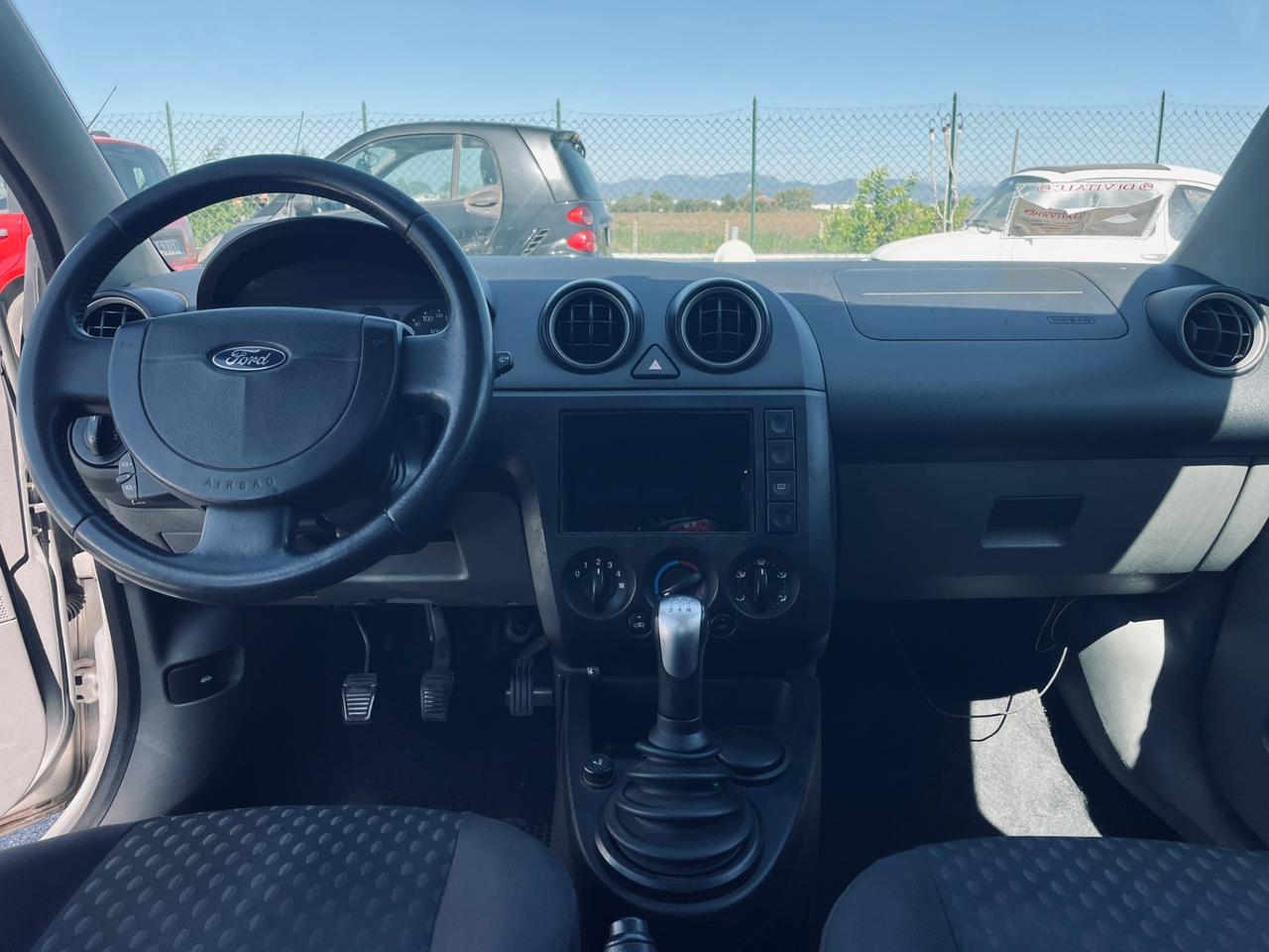 Ford Fiesta 1.4 16V 5p. Ghia