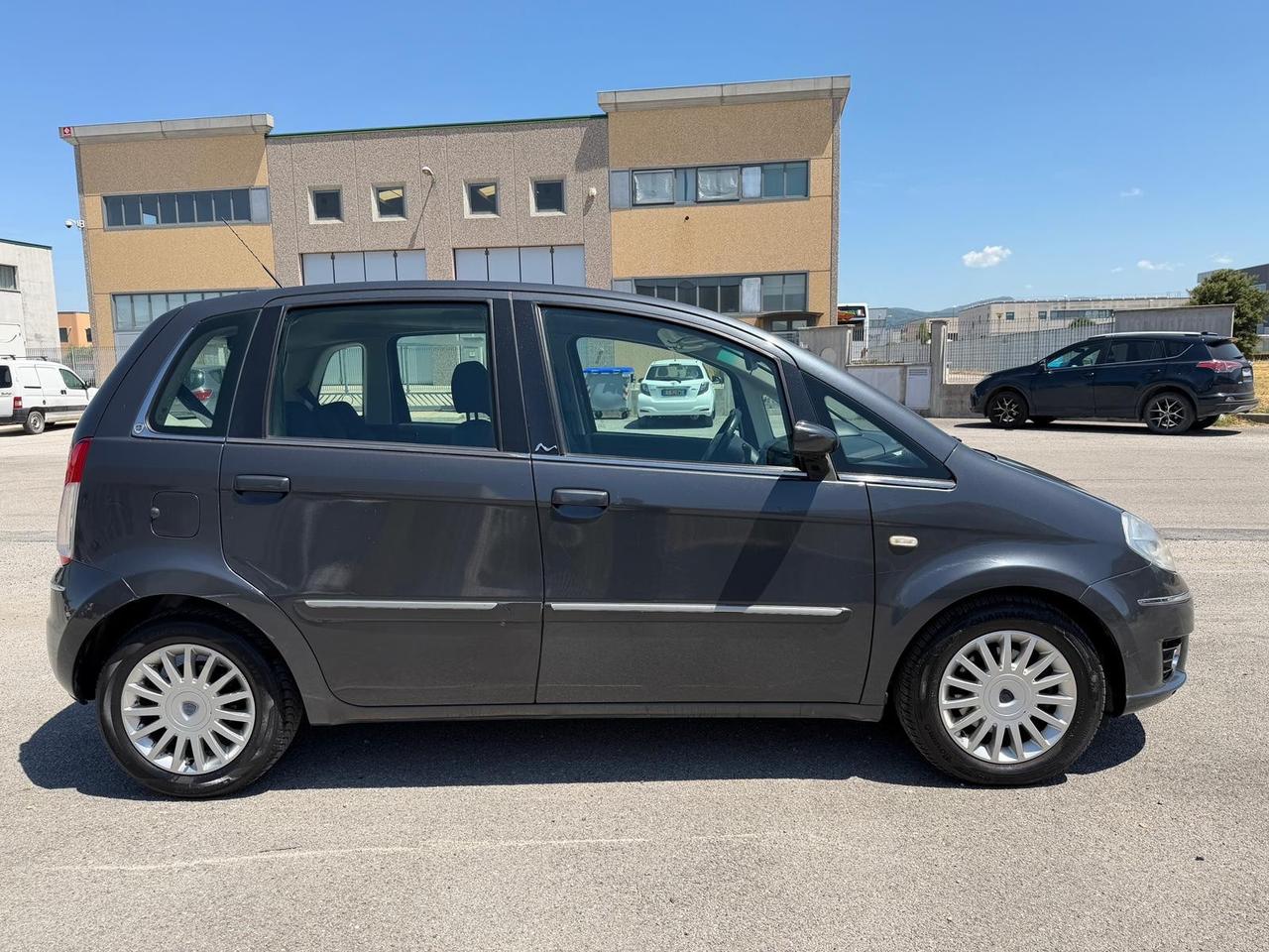 Lancia MUSA Multijet Poltrona Frau