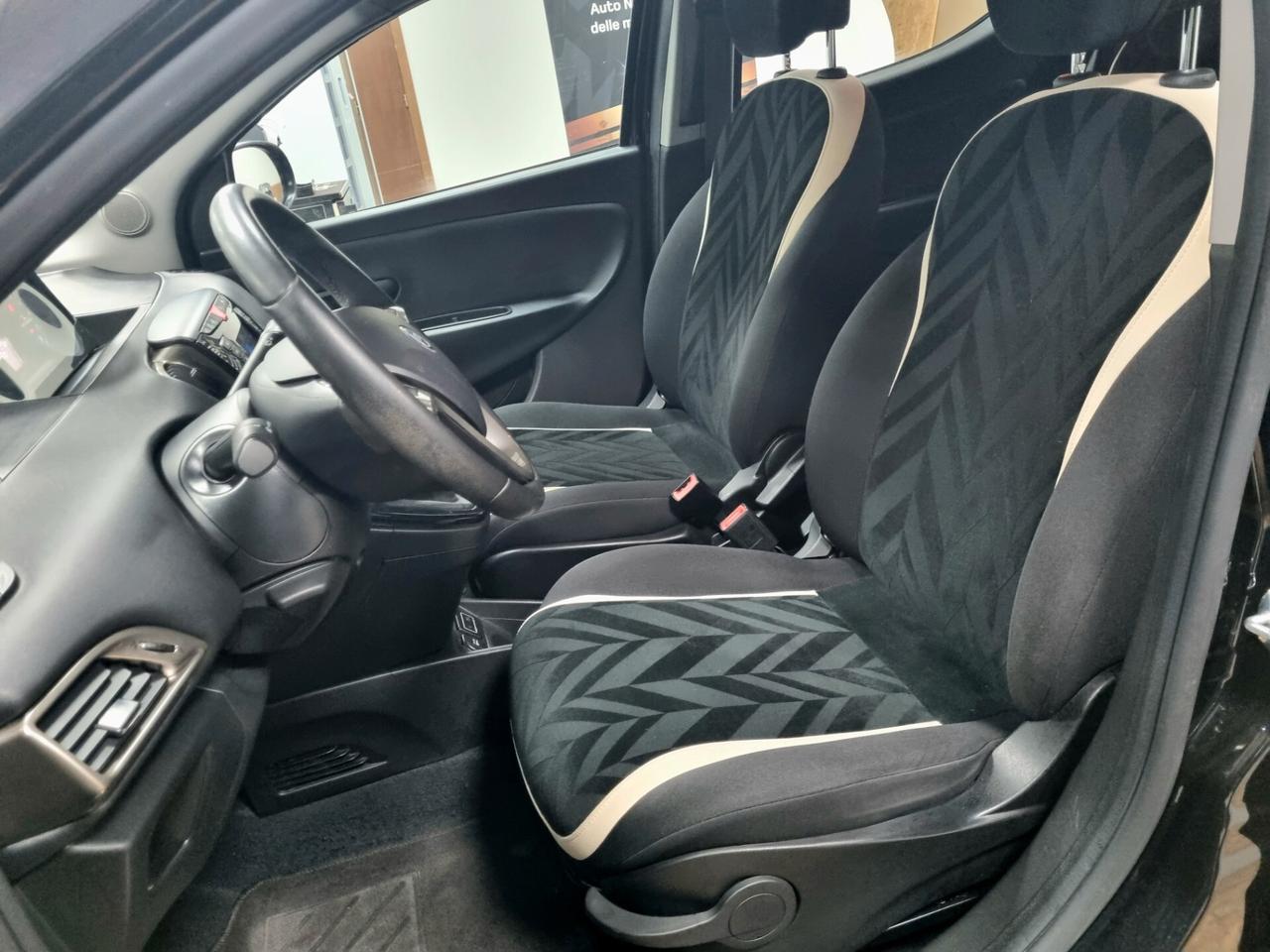 Lancia Ypsilon 1.2 69 CV 5 porte Gold