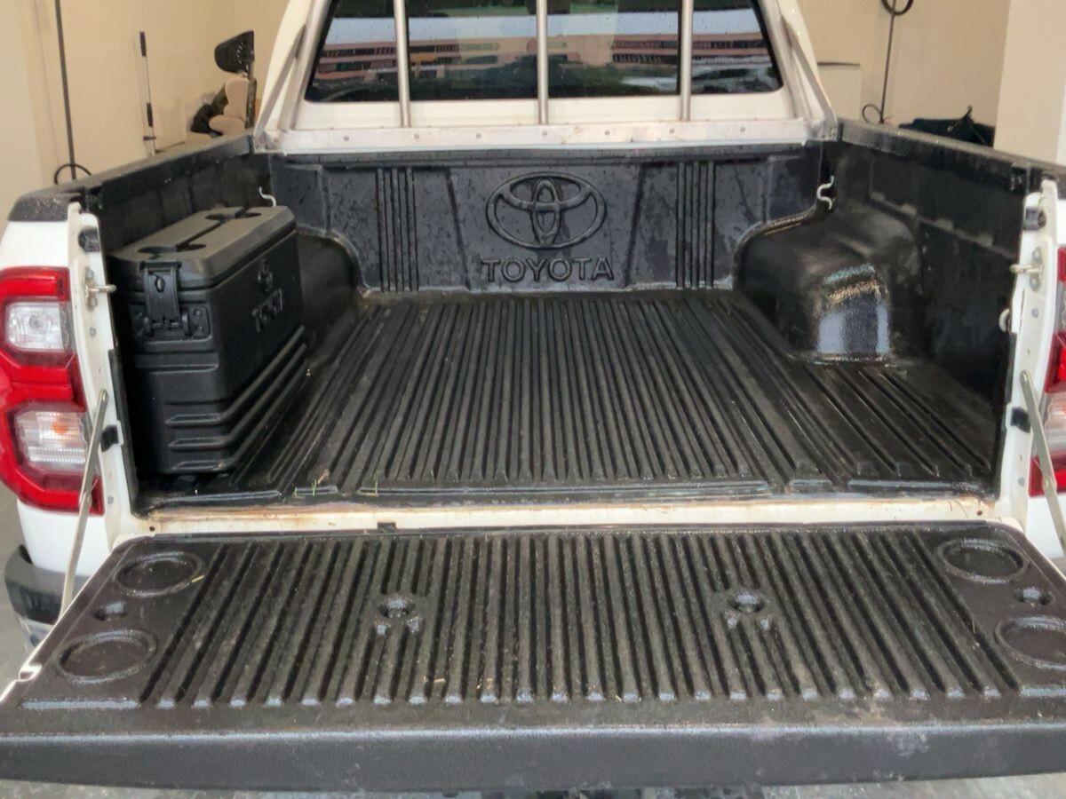 Toyota Hilux 2.8 D-4D Double Cab Executive 4x4 204CV | 02/2022 | 84.200 km