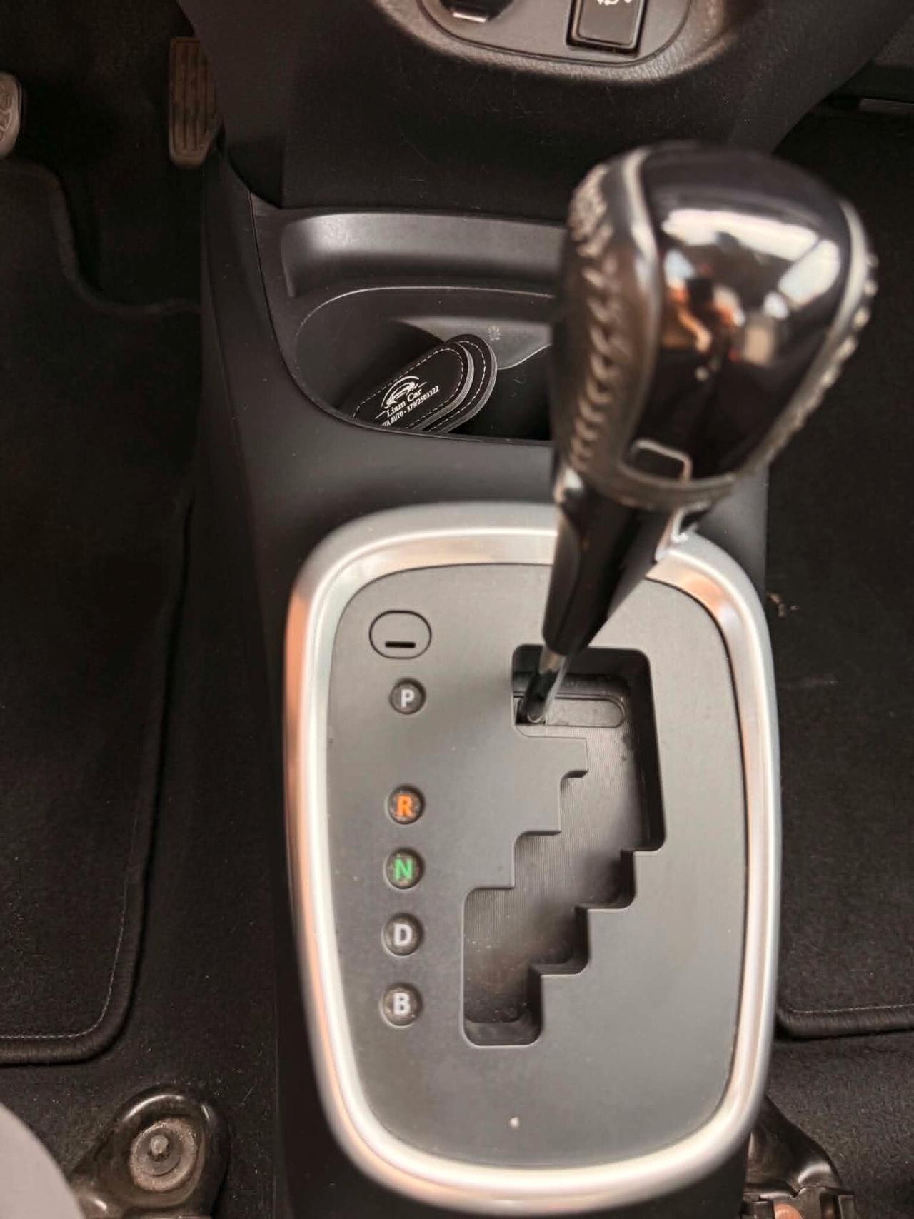 Toyota Yaris 1.5 Benz/Ibrida OK Neop. NO VINCOLO