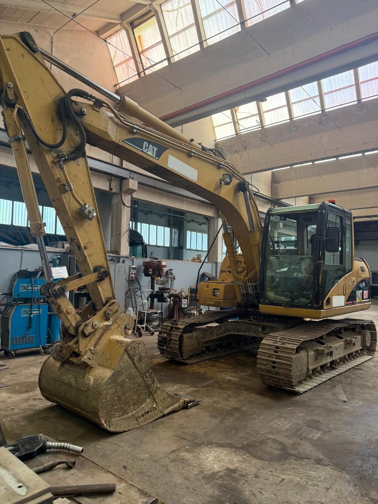 Caterpillar 312C l, att. rapido, 3 benne