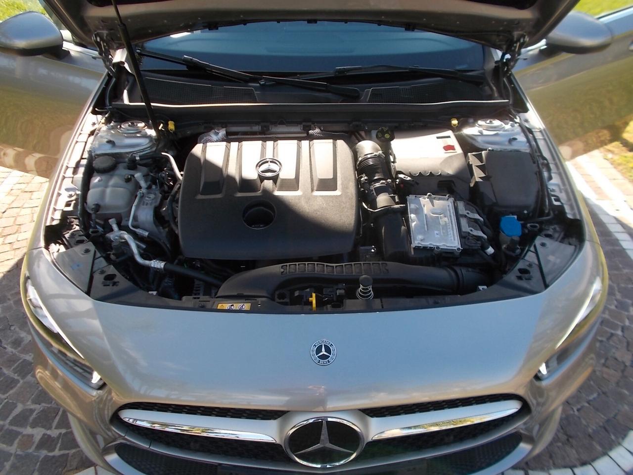 Mercedes-Benz A 180d Autom *FULL OPT.* da VETRINA