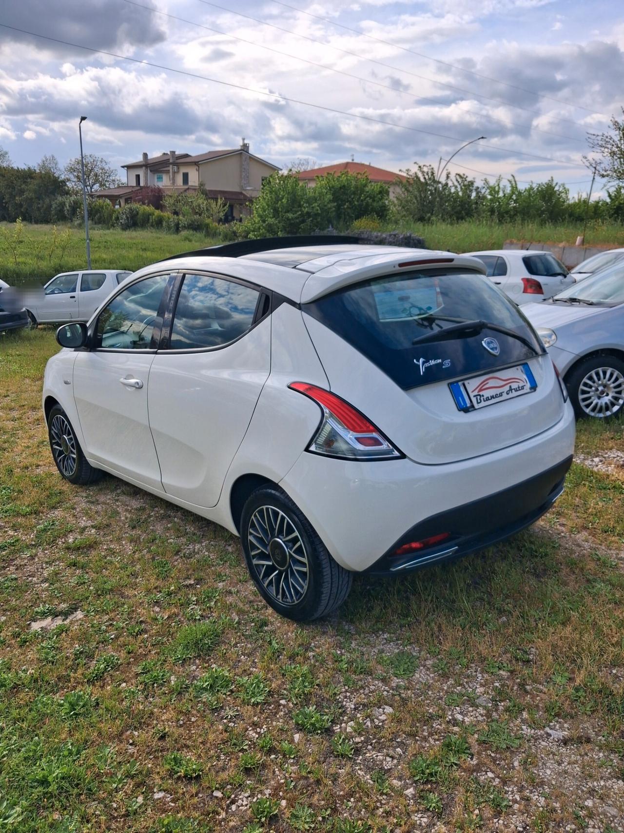 Lancia Ypsilon 1.2 69 CV 5porte S Momodesign