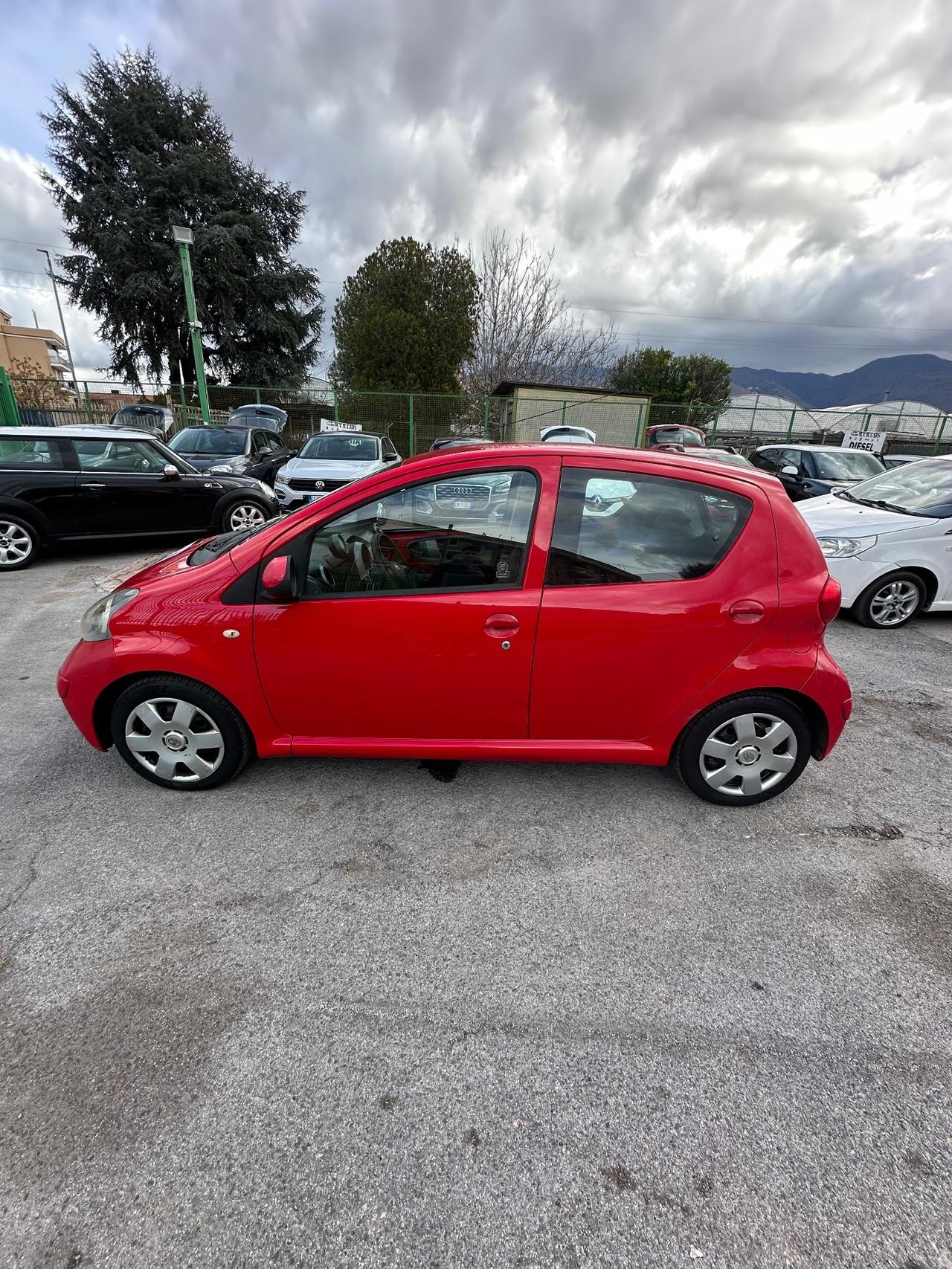 Toyota Aygo 1.0 12V VVT-i 5 porte Sol