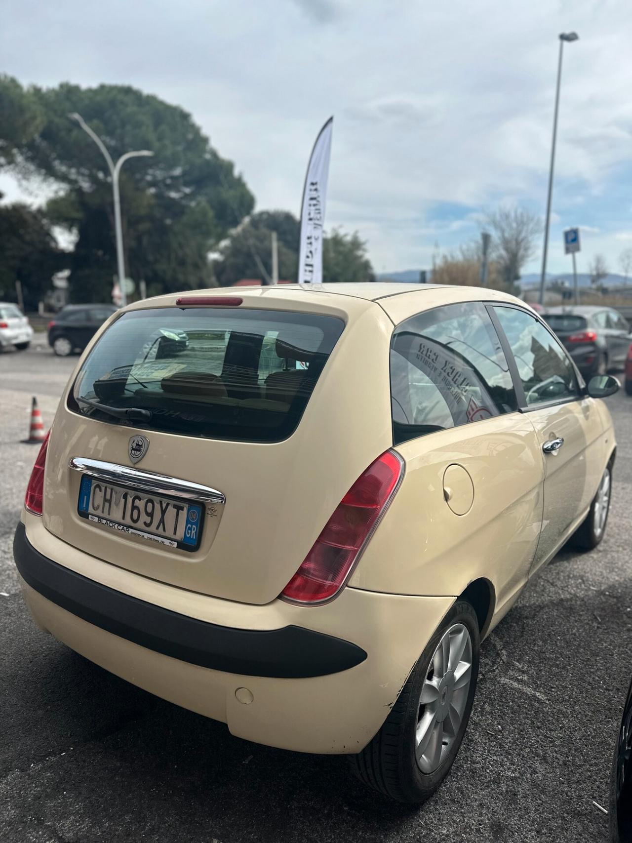 Lancia Ypsilon 1.2 16V Platino