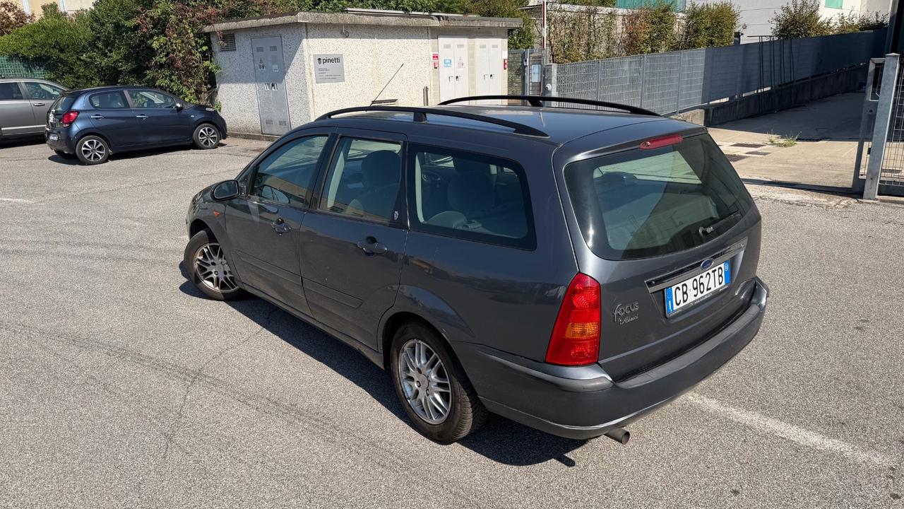 Ford Focus 1.8i 16V cat SW Ghia