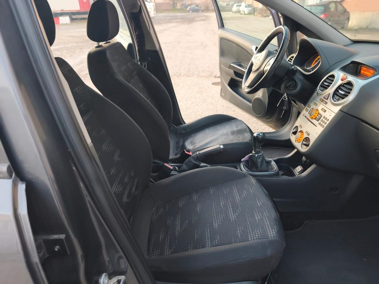 Opel Corsa 2011----1.2 Benzina Neopatentati