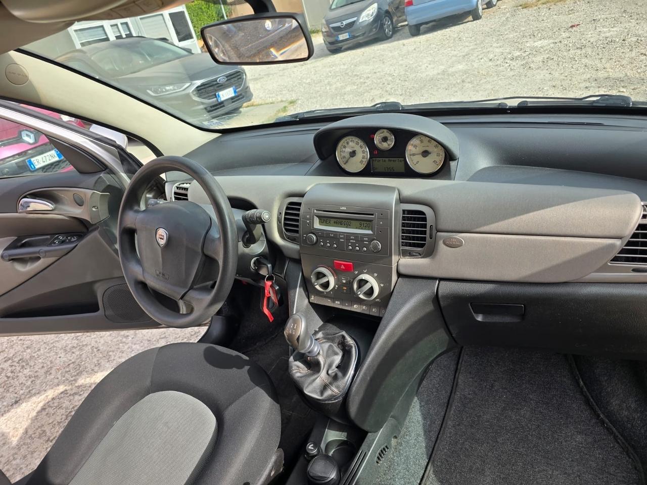 Lancia Ypsilon 1.2 16V Oro