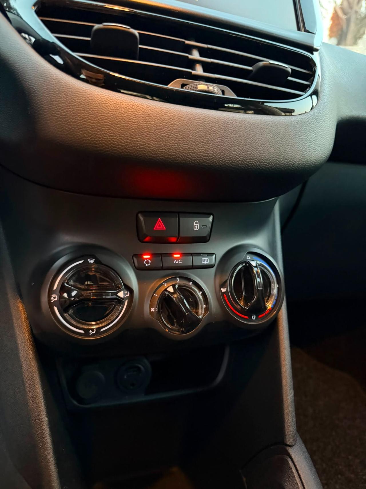 Peugeot 208 1.4 HDi 68 CV 5 porte Allure