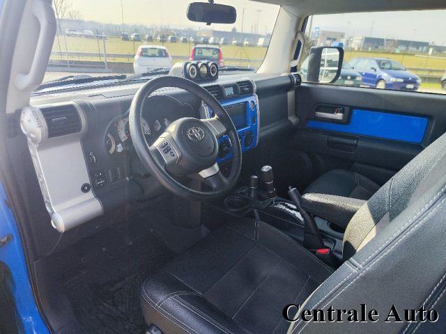 TOYOTA FJ Cruiser 4.0 V6 A/T GPL 4WD Inseribili