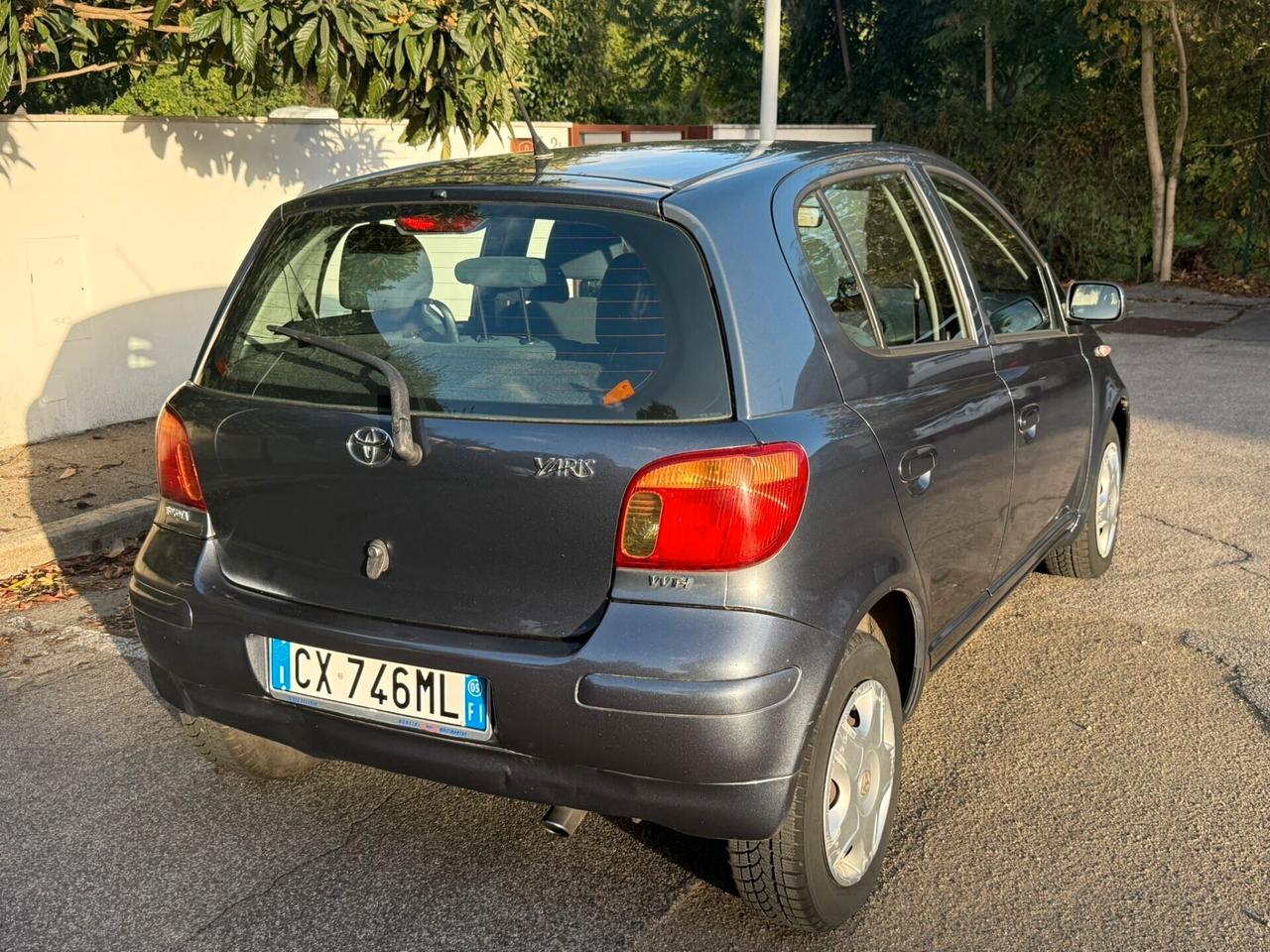 Toyota Yaris 1.0i 16V cat 5 porte Sol